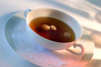 Consomé de ternera con buñuelos de trufa